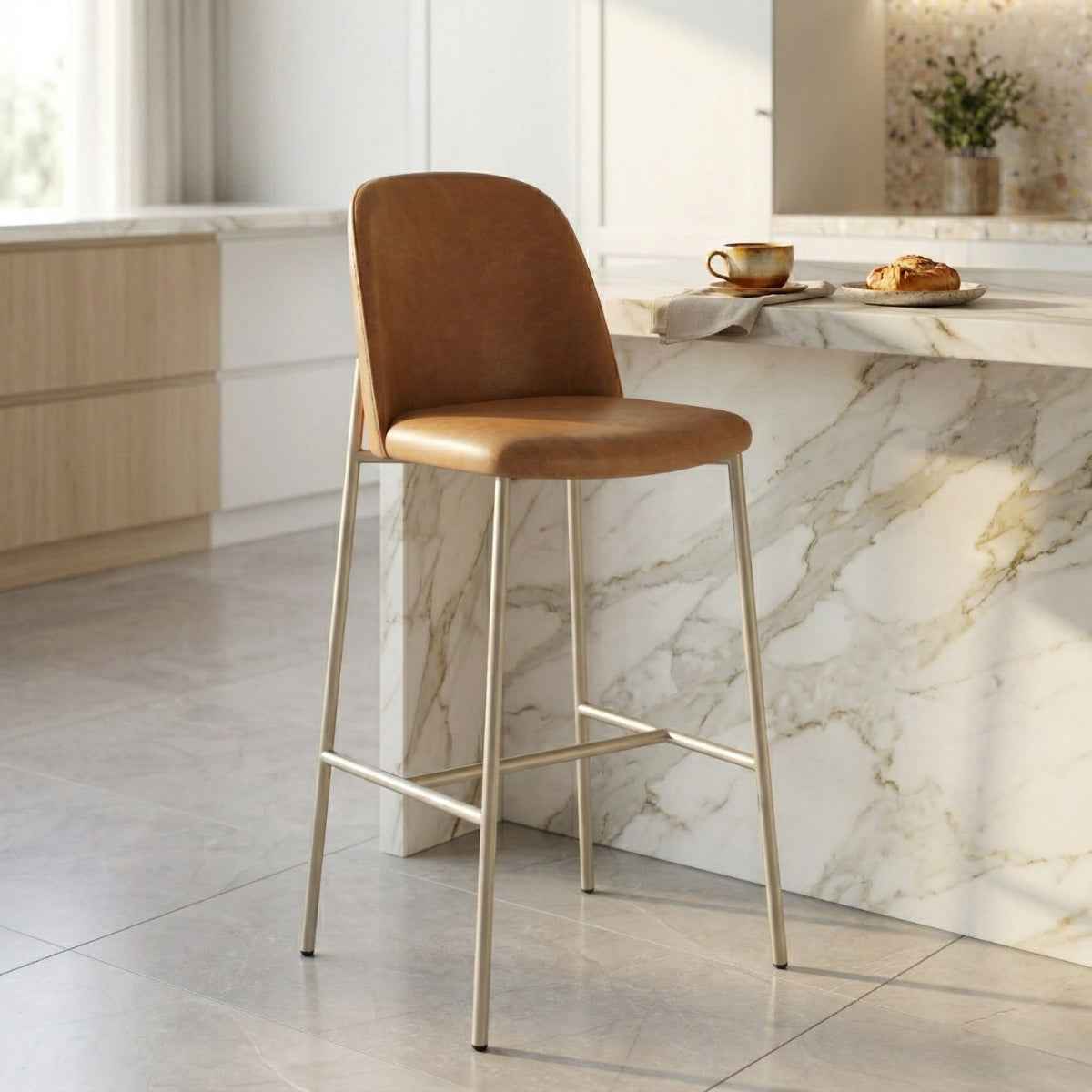 Conjunto de 2 Banquetas Altas de Aço Estofada Lucille Champanhe com PU Caramelo