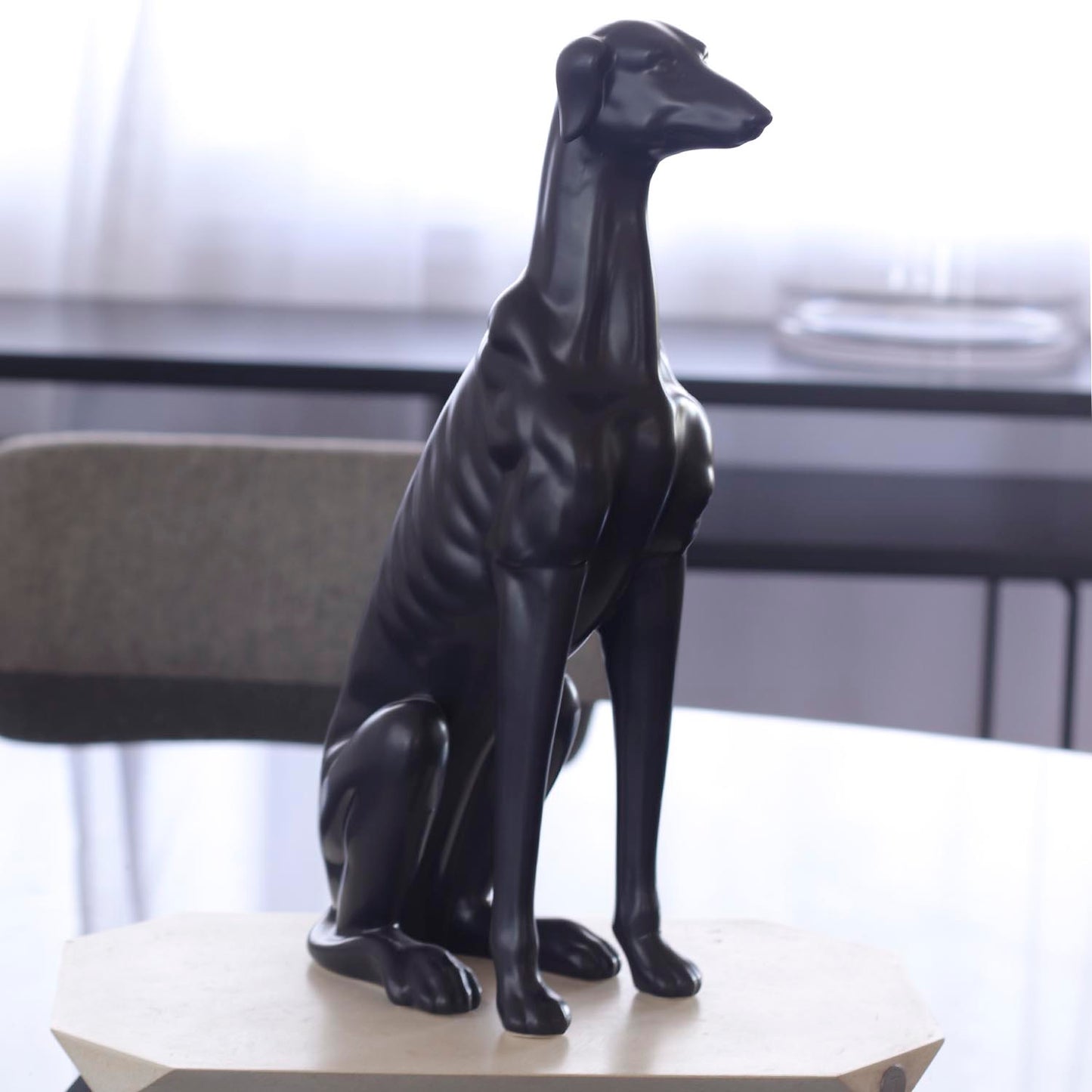 Escultura Cachorro de Cerâmica Anubis Preto 36 cm